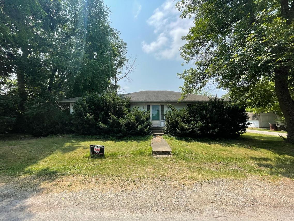 107 E Hickory Ave., Atwood, IL 61913