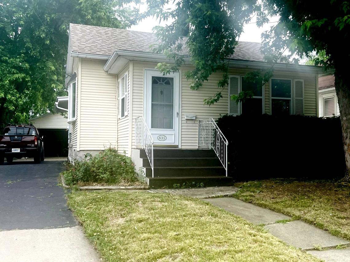 835 11th St., Lasalle, IL 61301