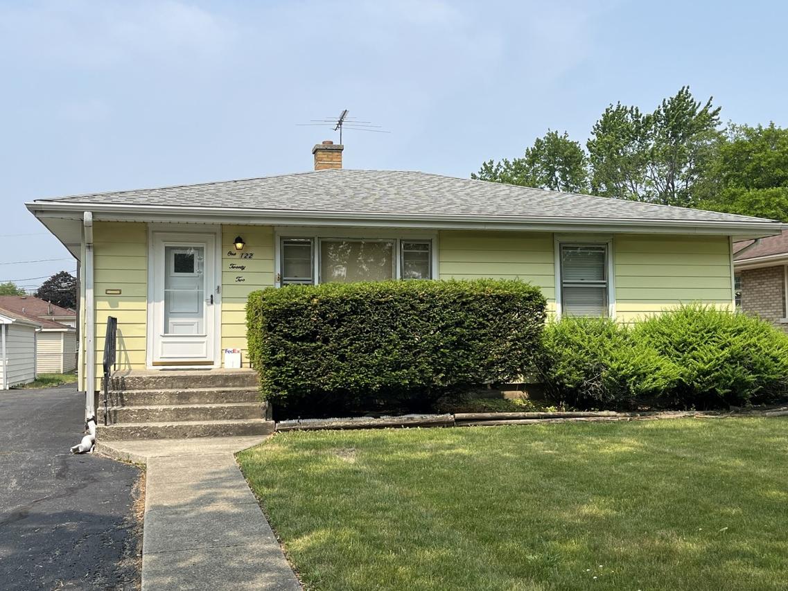 122 N Summit Ave., Villa Park, IL 60181