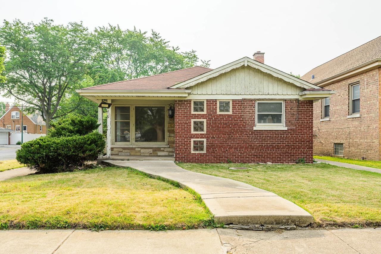 8201 S Troy St., Chicago, IL 60652
