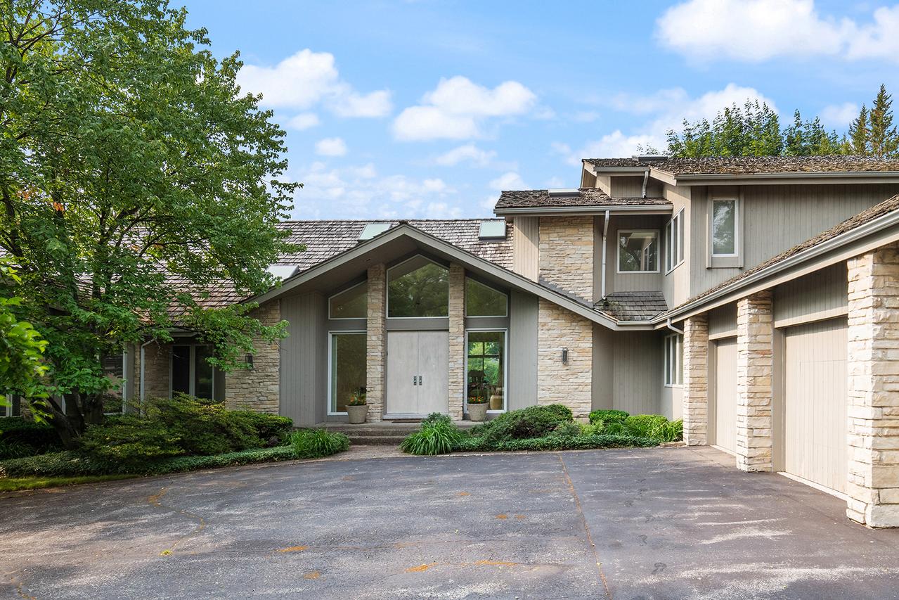 2905 Woodmere Dr., Northbrook, IL 60062