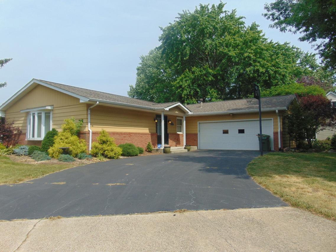 307 Dorchester Dr., Mahomet, IL 61853
