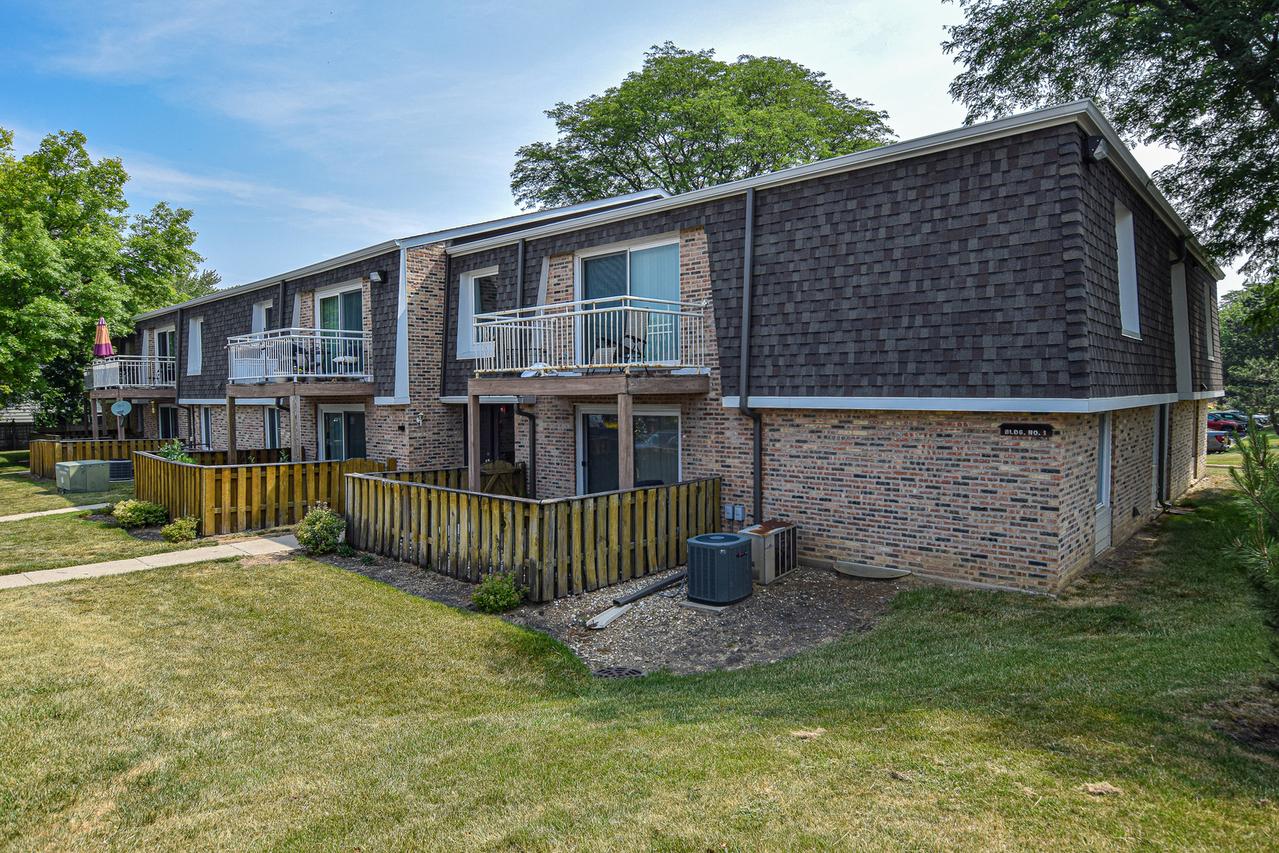 1802 Plum Grove Rd. #2A, Rolling Meadows, IL 60008