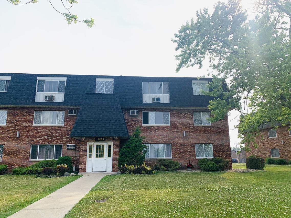 17204 71st Ave. #11, Tinley Park, IL 60477