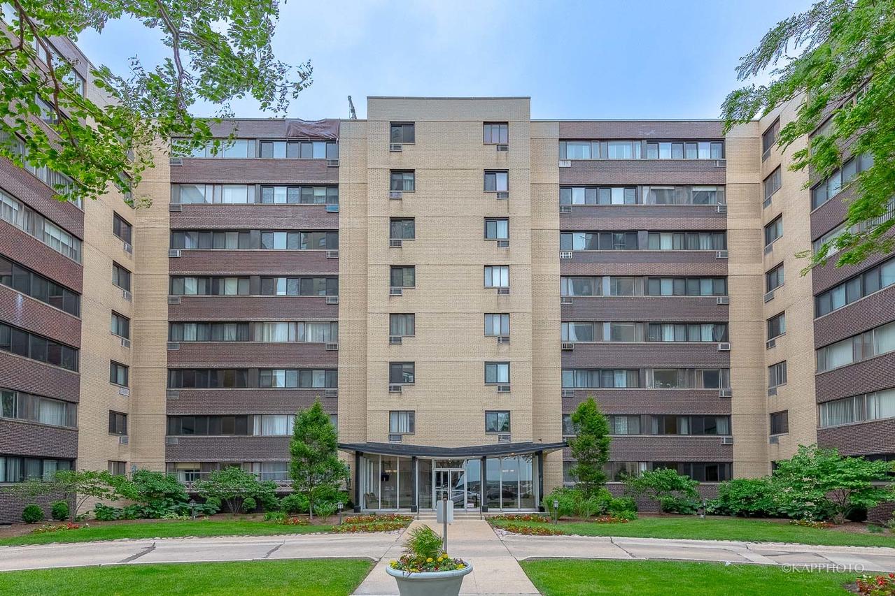 6300 N Sheridan Rd. #712, Chicago, IL 60660