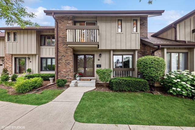 10 Kent Ct., Willowbrook, IL 60527