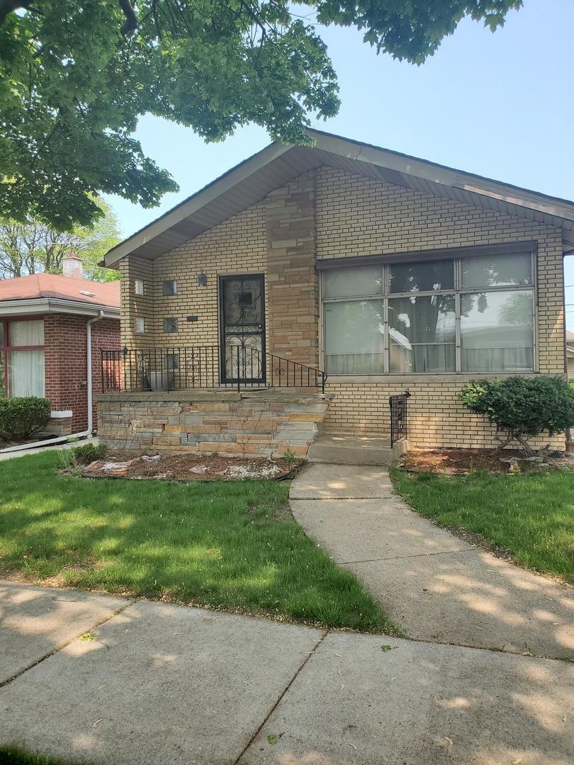 9015 S Essex Ave., Chicago, IL 60617