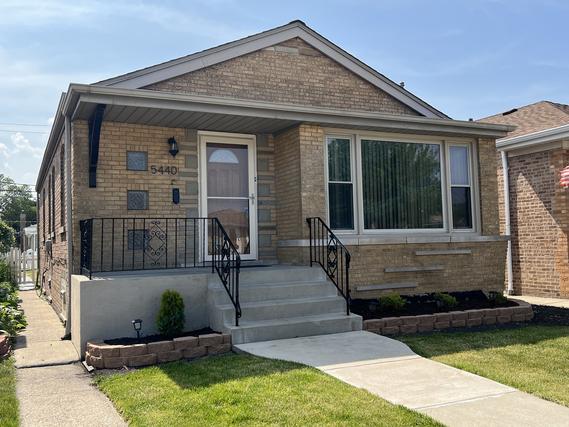 5440 S Oak Park Ave., Chicago, IL 60638