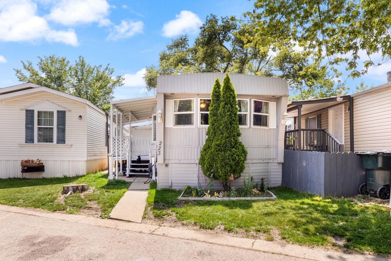 428 W Touhy Ave. #223, Des Plaines, IL 60018