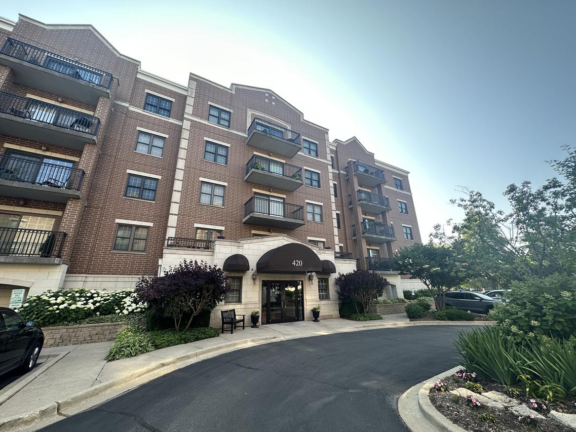 420 W Burlington Ave. #306, La Grange, IL 60525