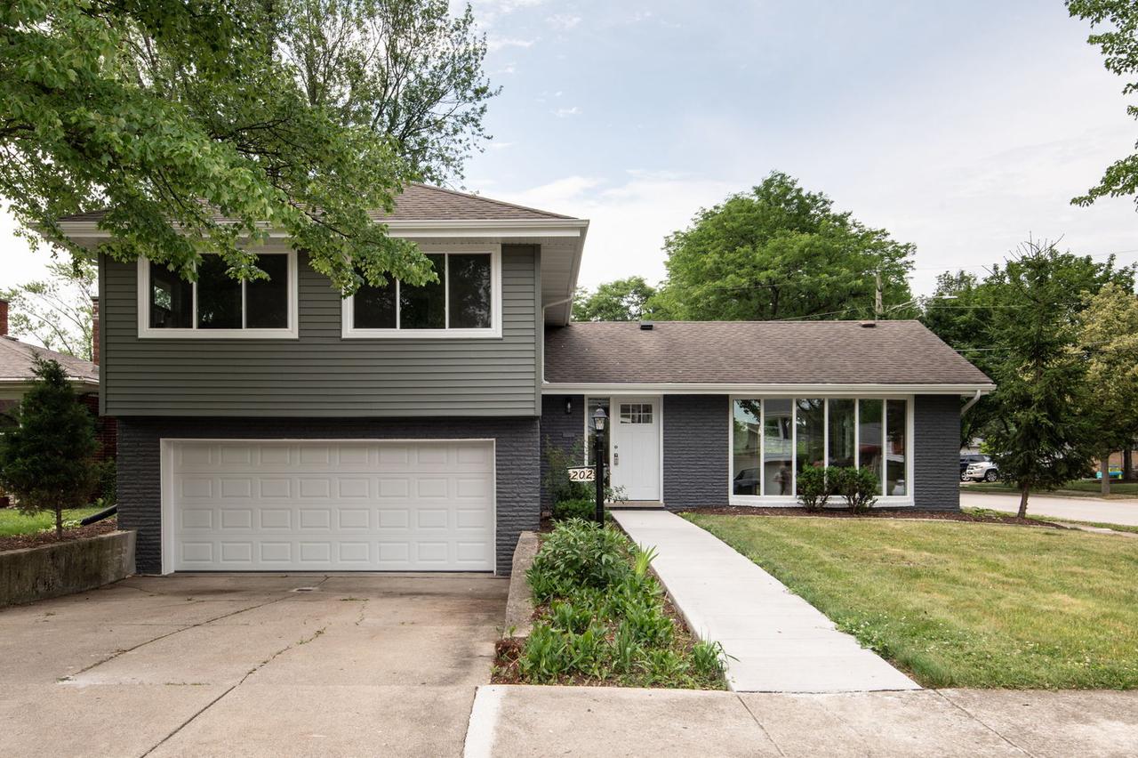 202 Huntington Ct., La Grange Park, IL 60526