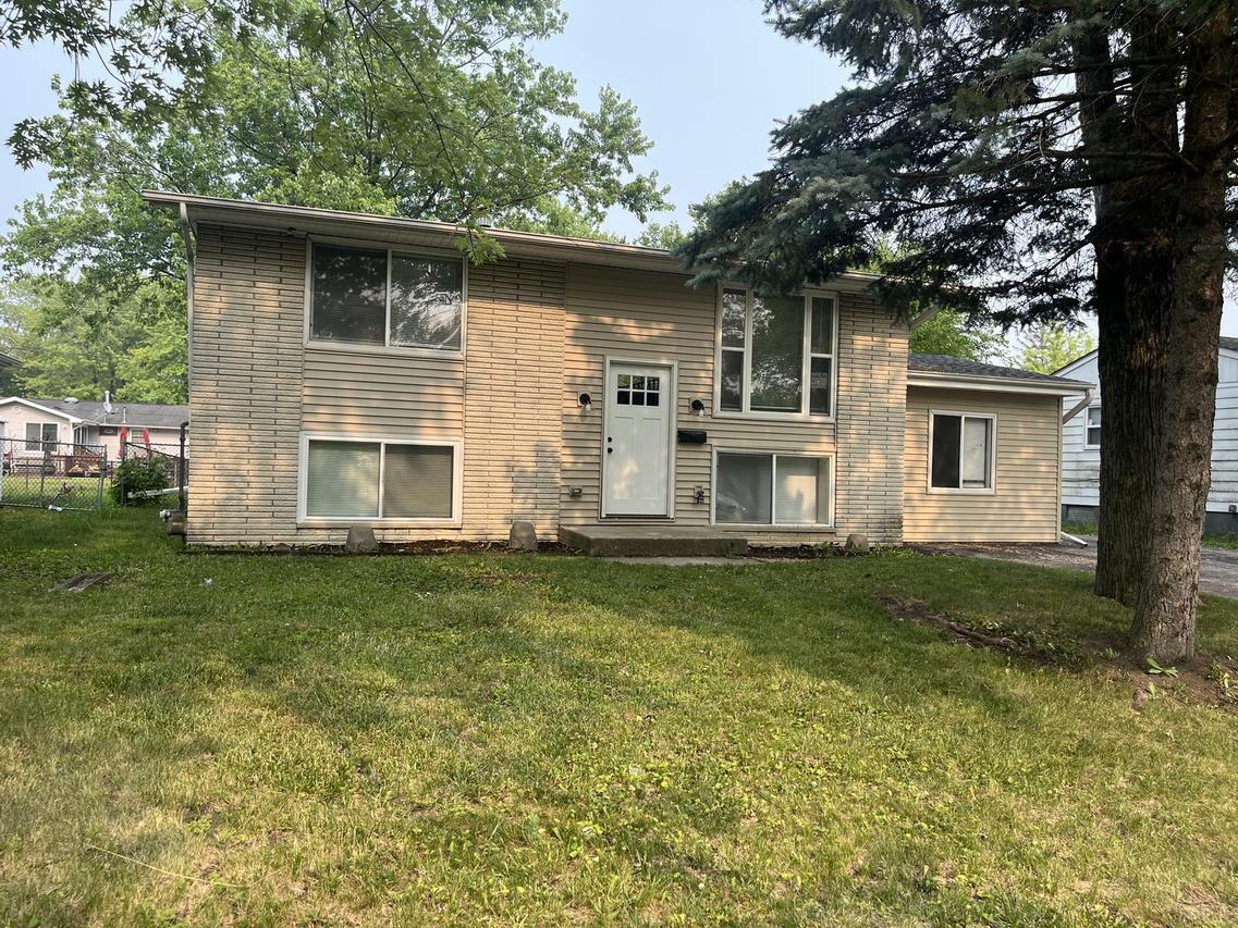 35 S Sycamore Ln., Glenwood, IL 60425