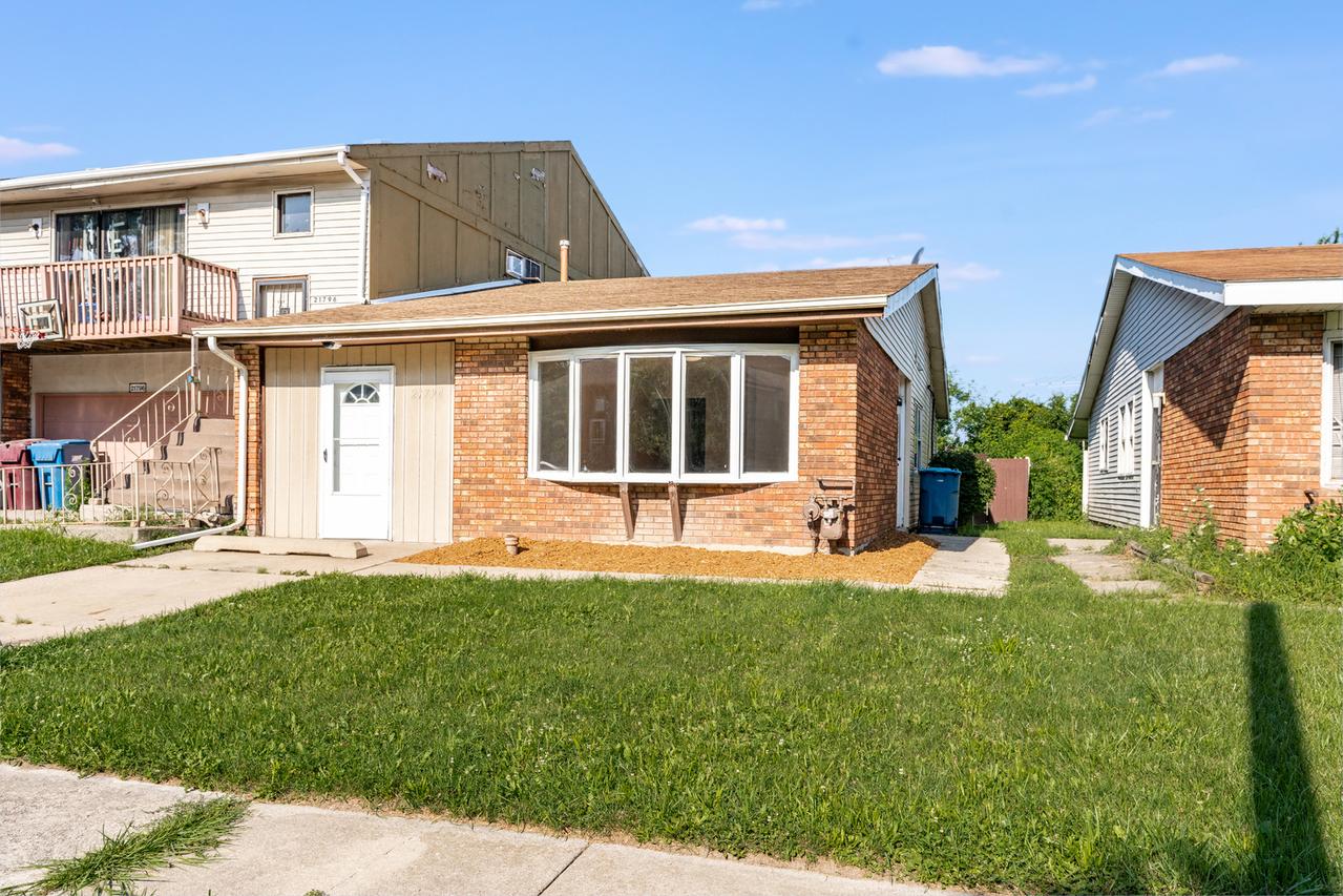 21794 Peterson Ave., Sauk Village, IL 60411