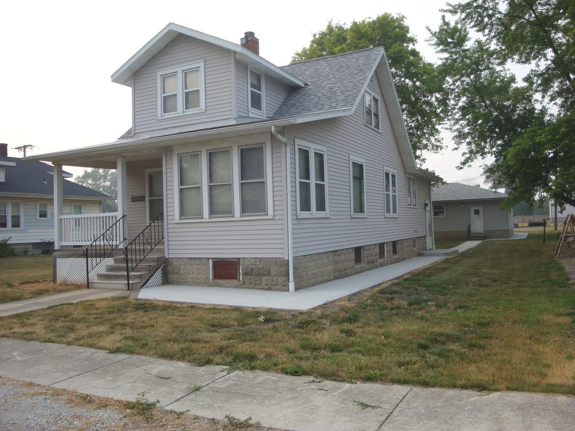 221 W Garfield Ave., Cissna Park, IL 60924