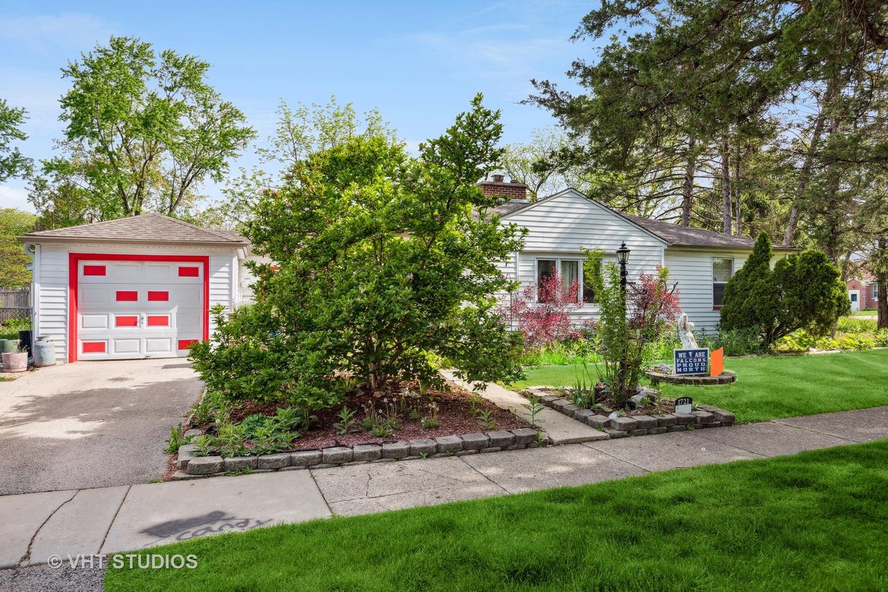 1721 E Indiana St., Wheaton, IL 60187