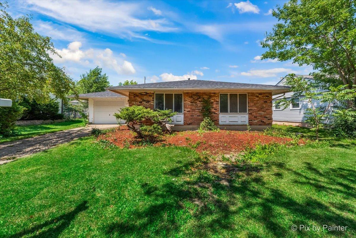 1025 Meadow Ln., Streamwood, IL 60107