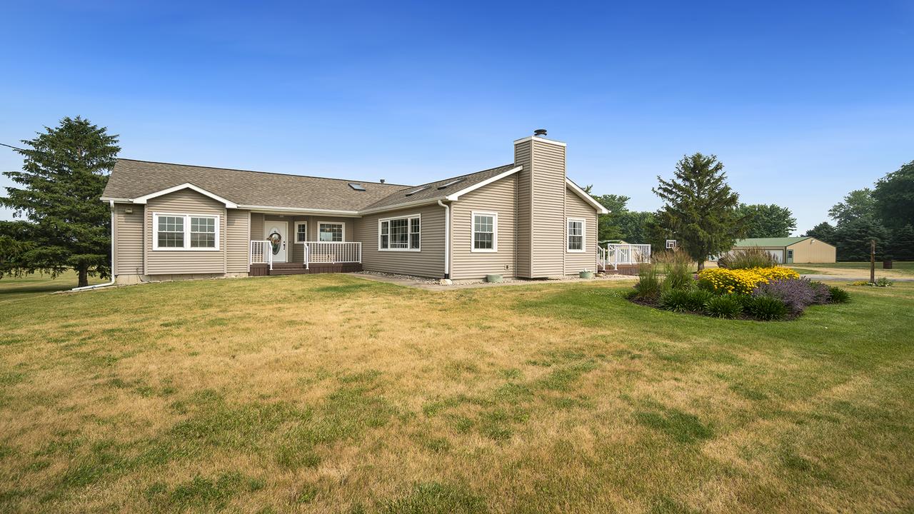 7419 N Junction Rd., Davis Junction, IL 61020