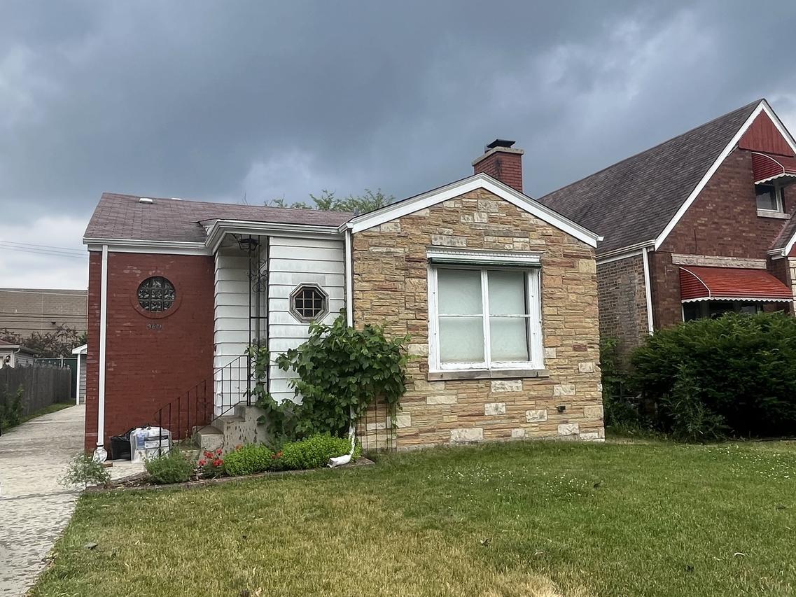 9621 S Maplewood Ave., Evergreen Park, IL 60805