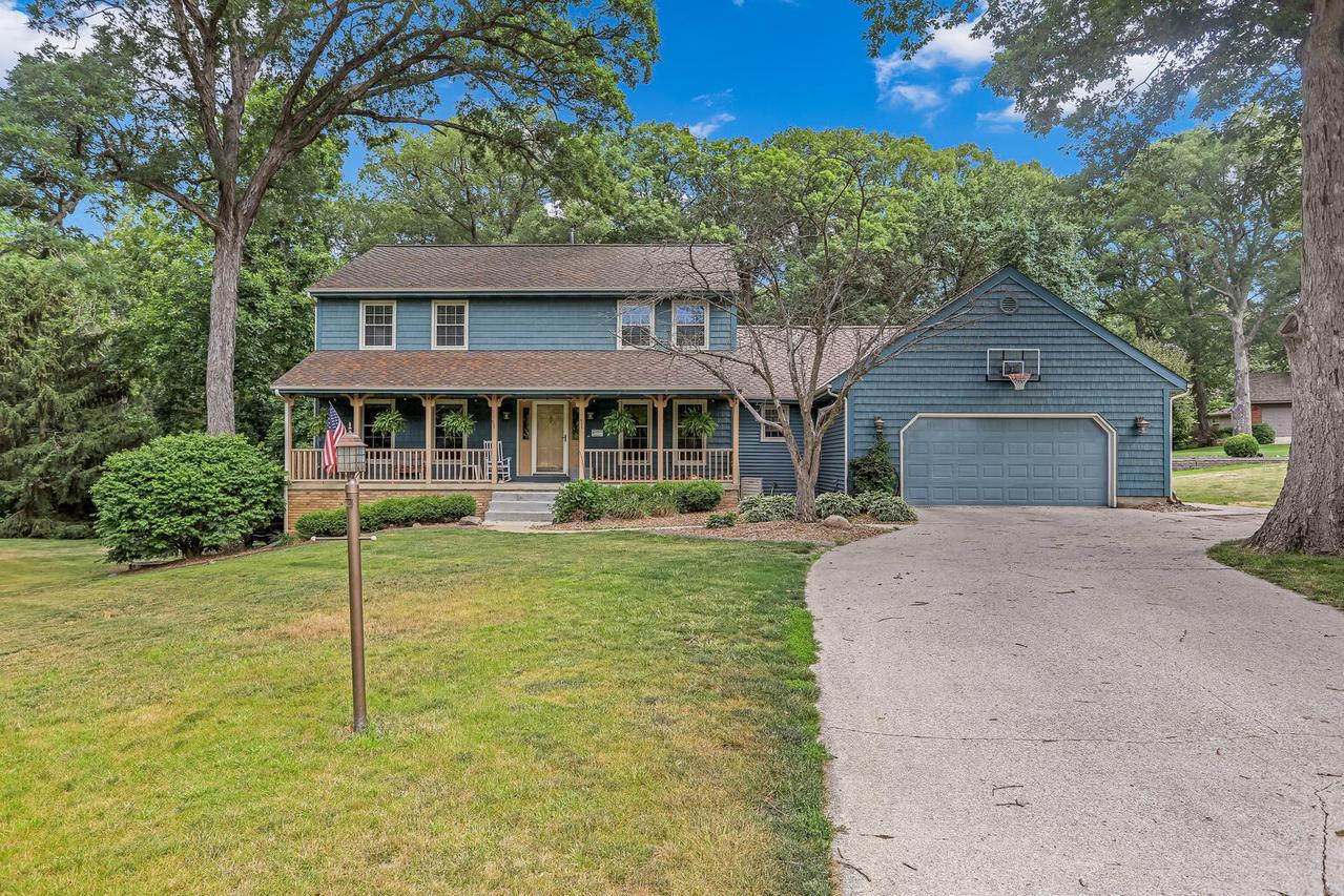 1306 Woodridge Ct., Mahomet, IL 61853