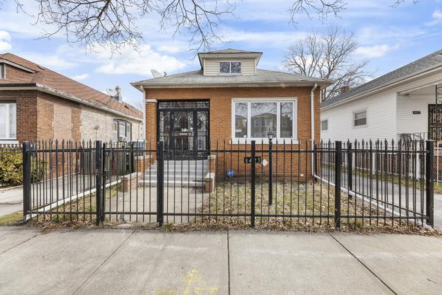 8425 S Essex Ave., Chicago, IL 60617