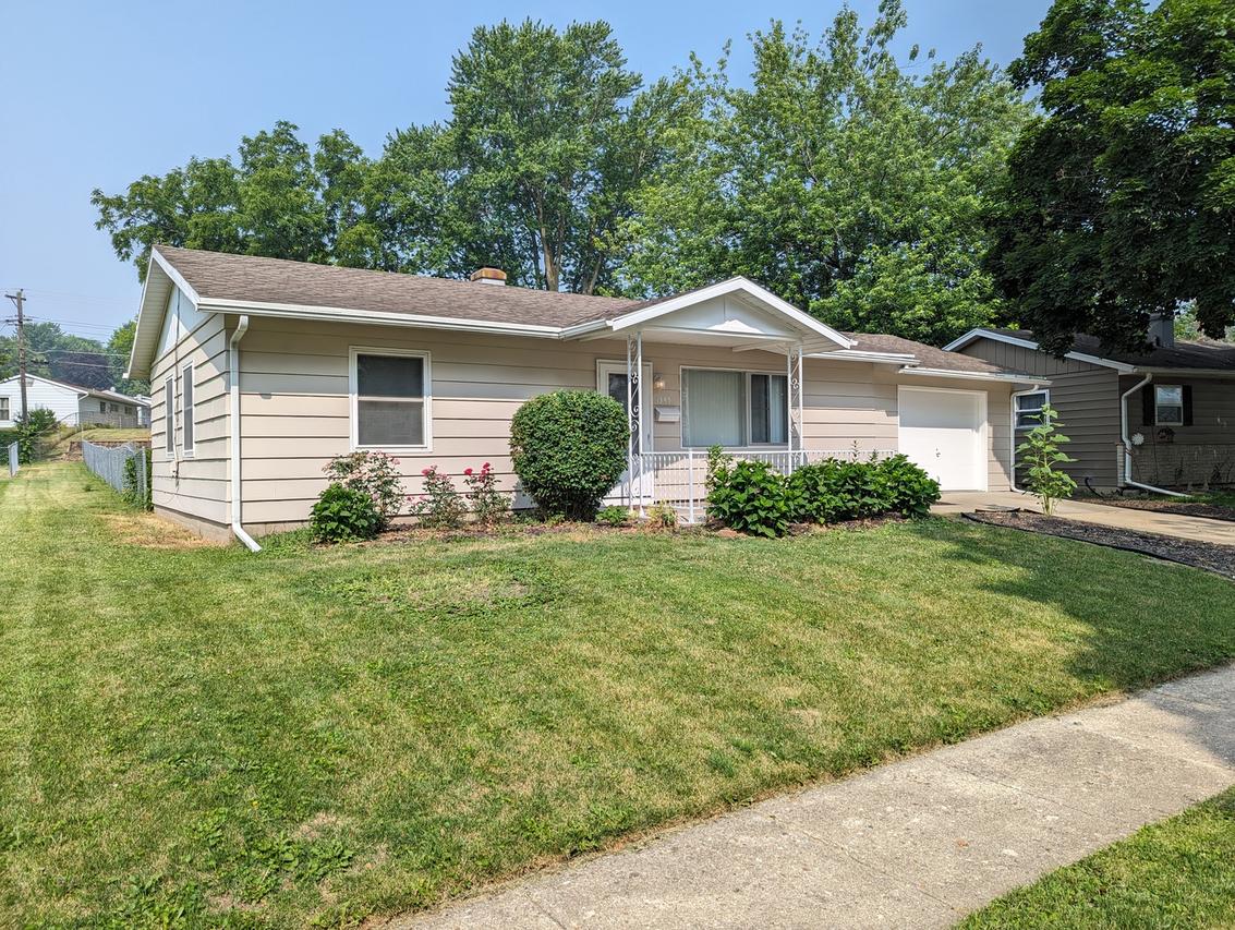 1345 Crestwood Dr., Freeport, IL 61032