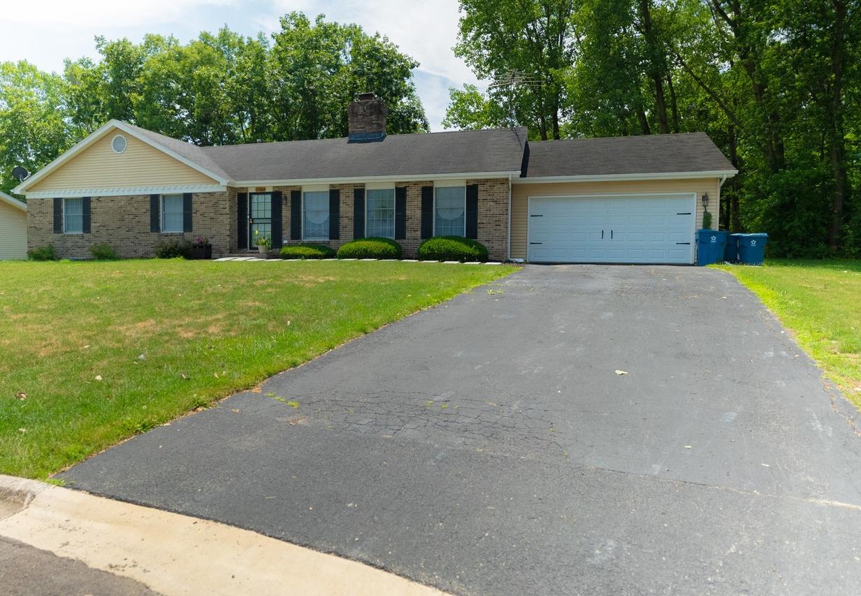3584 Fairway Dr., Crete, IL 60417