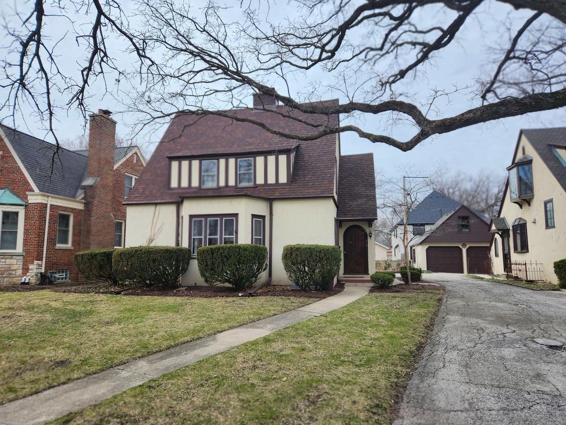 818 N Spring Ave., La Grange Park, IL 60526