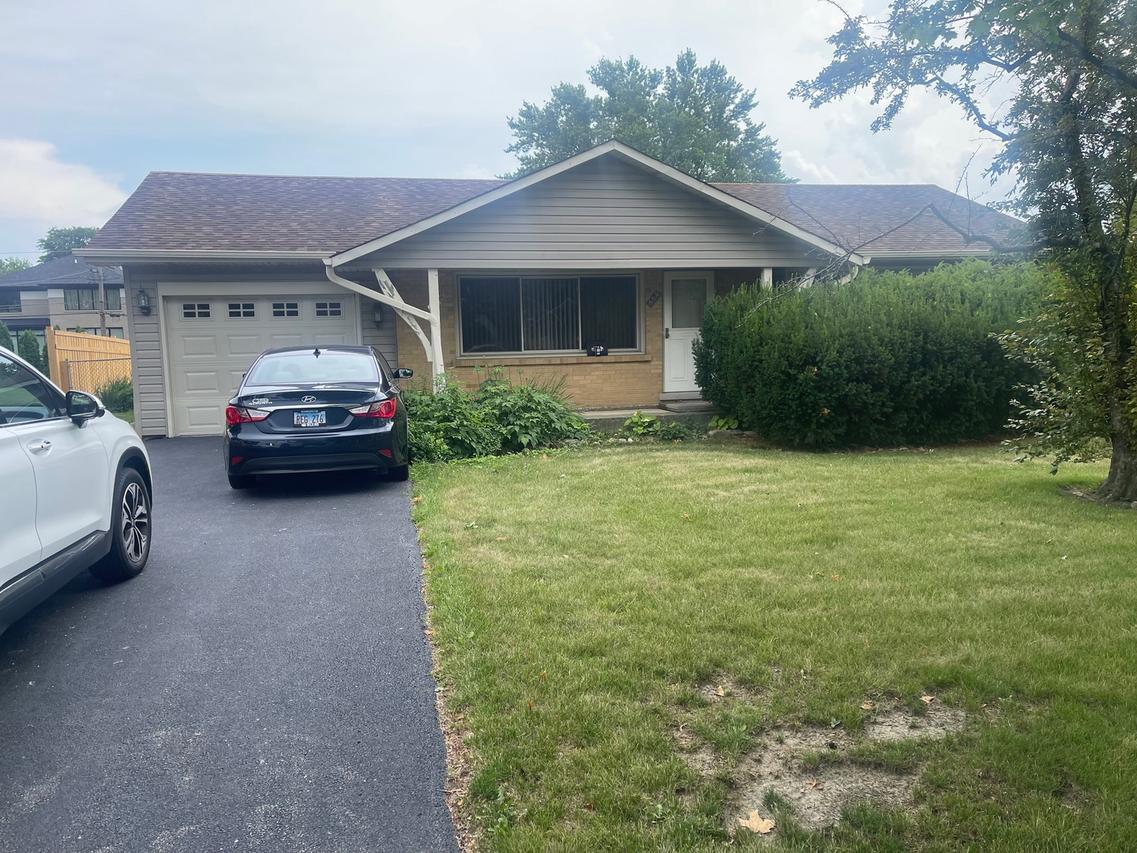 594 W Comstock Ave., Elmhurst, IL 60126