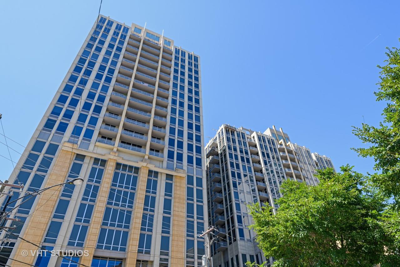 700 N Larrabee St. #1006, Chicago, IL 60654