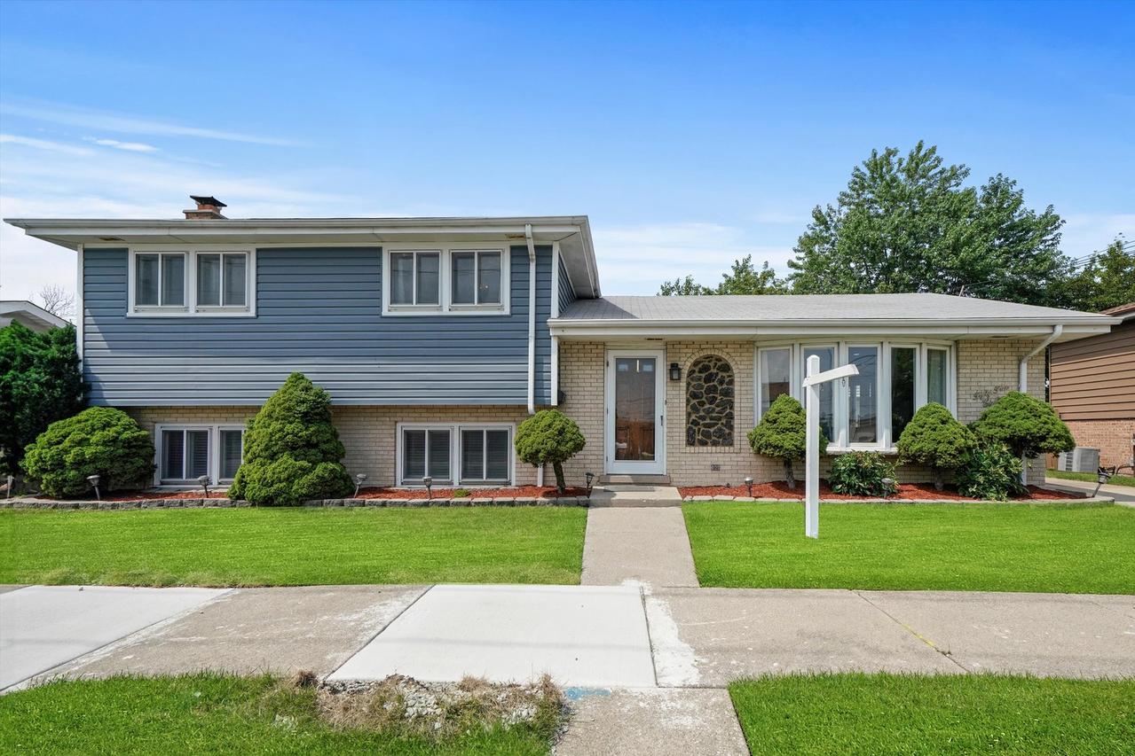 5518 W 54th St., Chicago, IL 60638