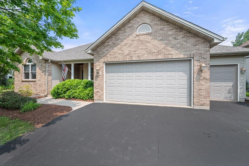 371 Heron Creek Dr., Sycamore, IL 60178
