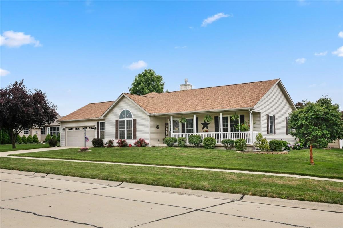 1801 Finch Dr., Mahomet, IL 61853