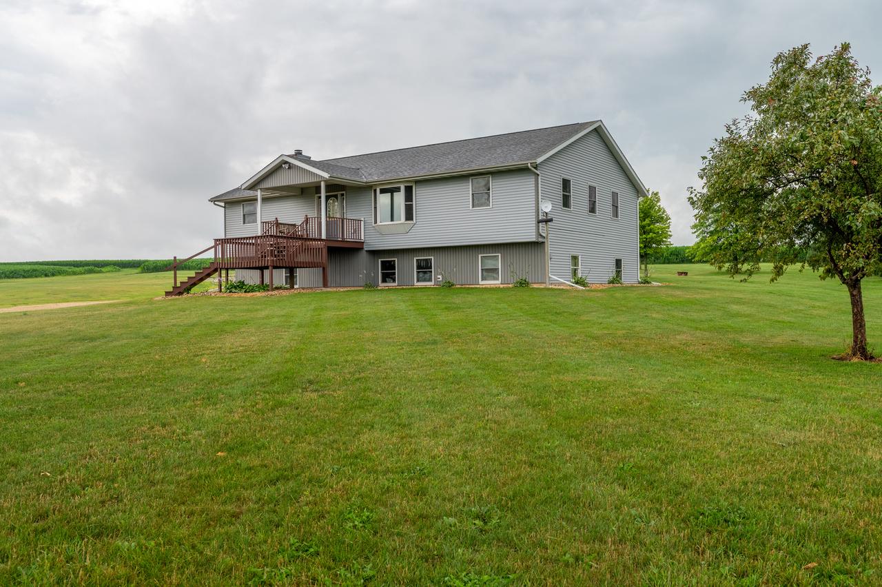11463 W Il Rt 64, Polo, IL 61064