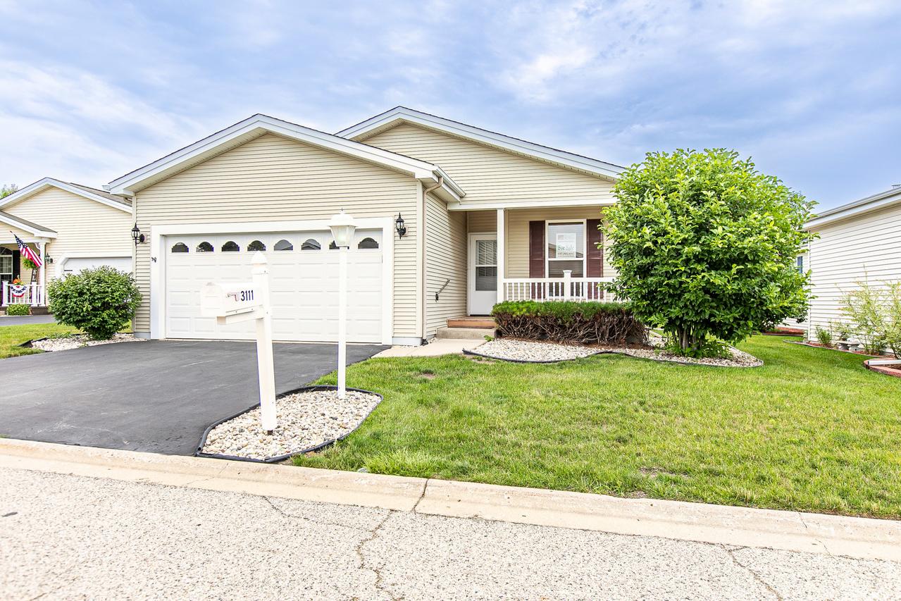 3111 Stable Ct., Grayslake, IL 60030