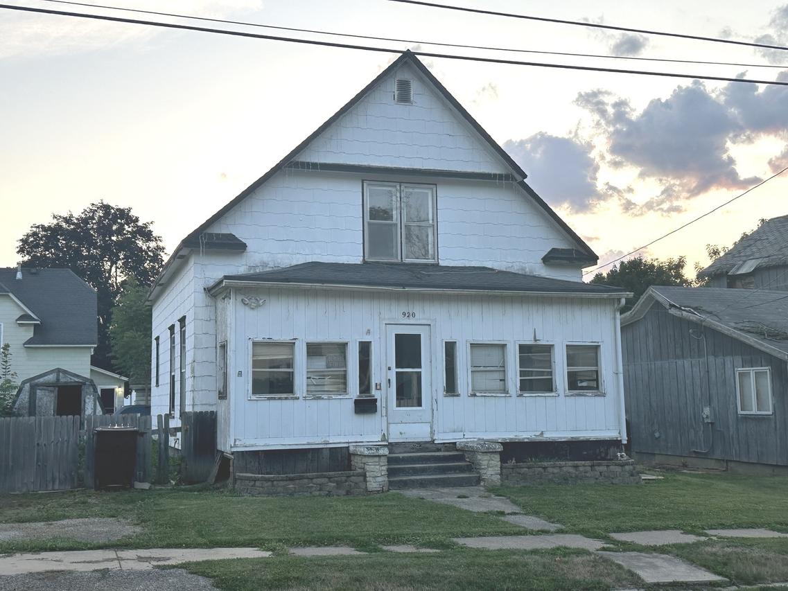 920 S Chippewa Ave., Freeport, IL 61032
