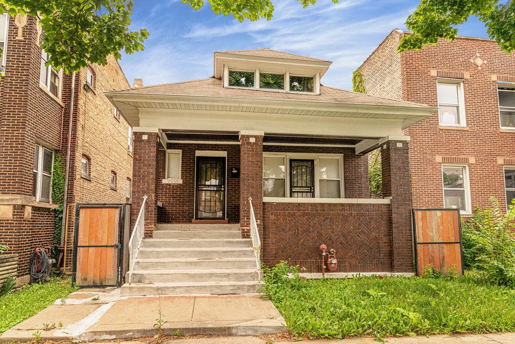 7955 S May St., Chicago, IL 60620