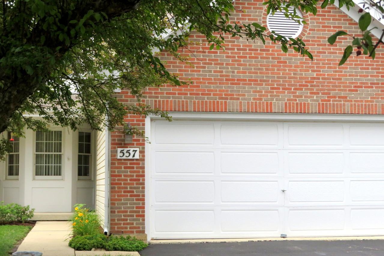 557 Bradbury Ln., Geneva, IL 60134