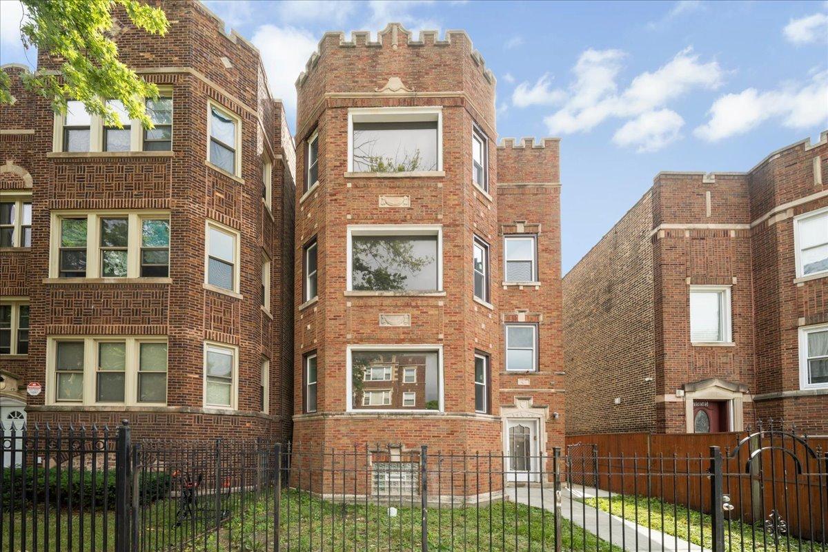 7953 S Essex Ave., Chicago, IL 60649