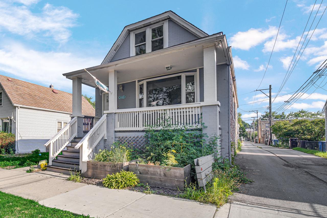 4314 W School St., Chicago, IL 60641