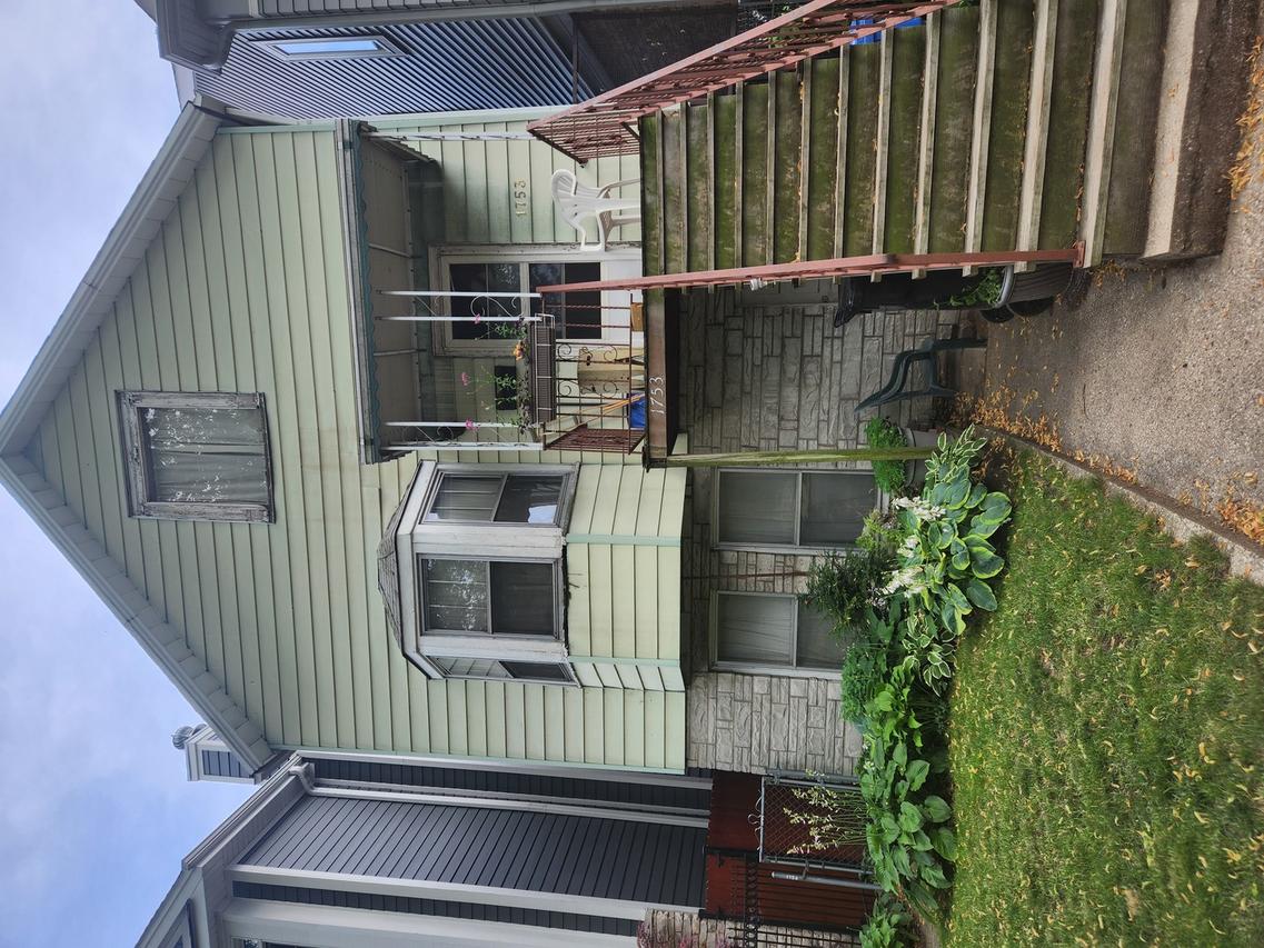 1753 W Barry Ave., Chicago, IL 60657