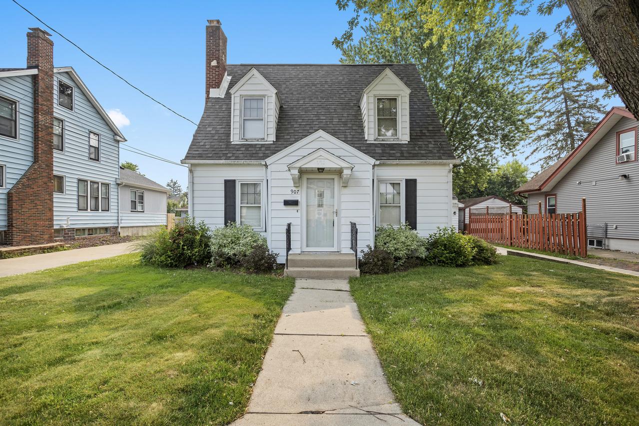 907 S Harlem Ave., Freeport, IL 61032