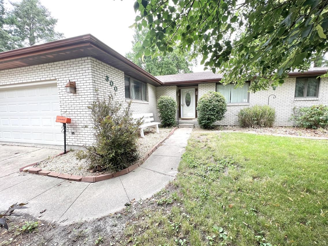 300 W Elmore Dr., Thomasboro, IL 61878