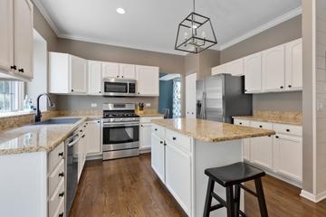 1222 Cortland Ln., Wauconda, IL 60084