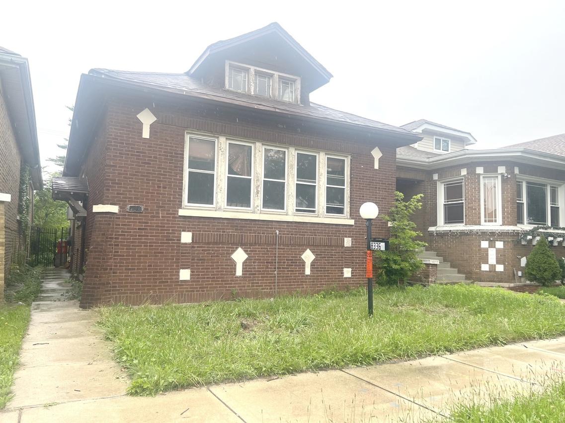 8336 S Paxton Ave., Chicago, IL 60617