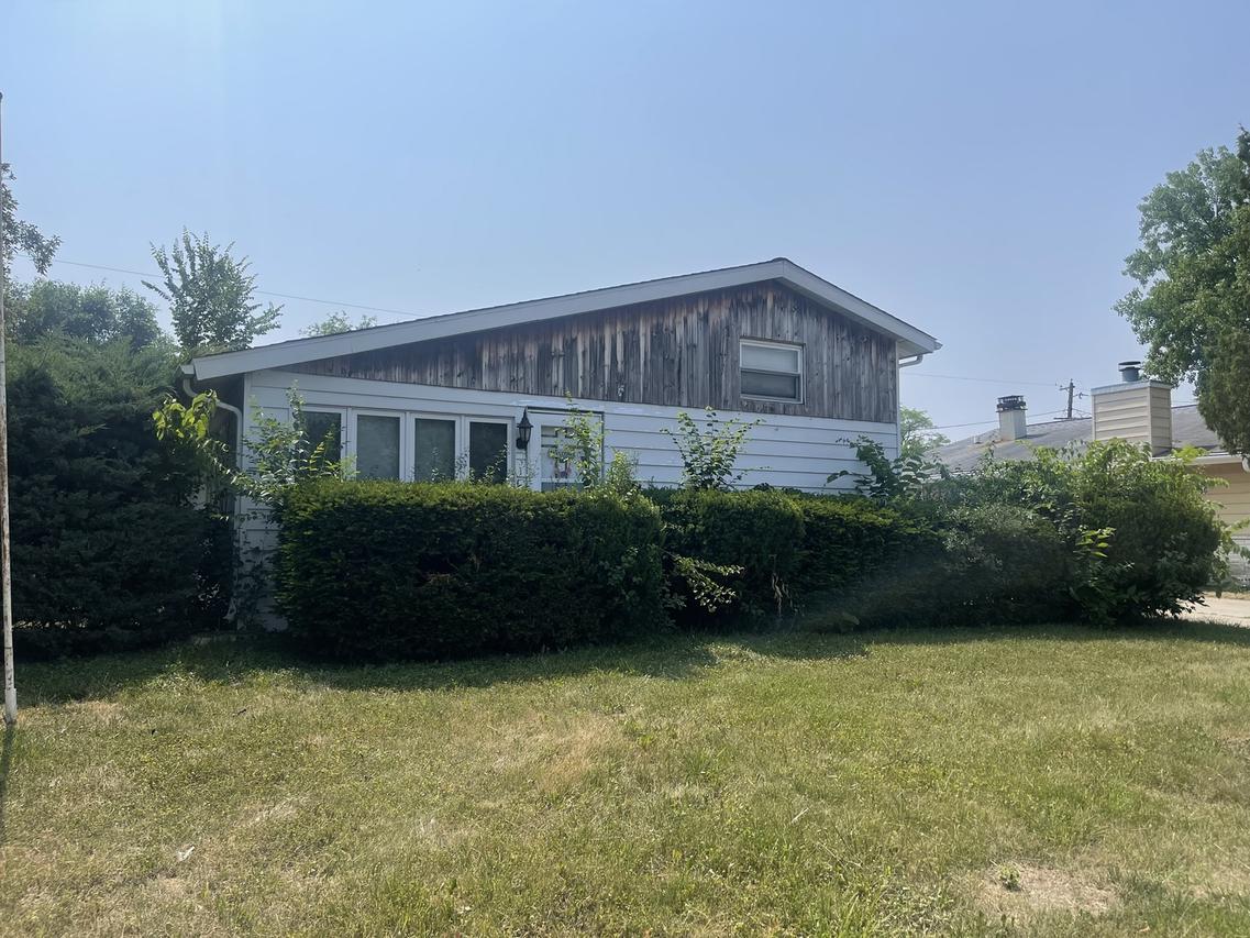 458 Tulsa Ave., Carpentersville, IL 60110