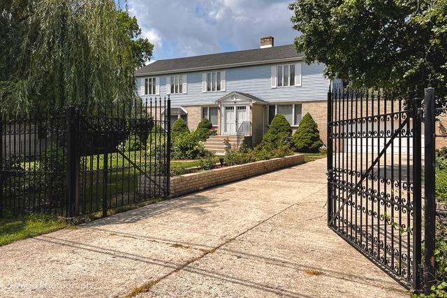 1912 N Summit St., Wheaton, IL 60187