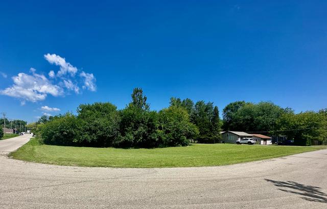 36395 N Adelphi Ave., Waukegan, IL 60087