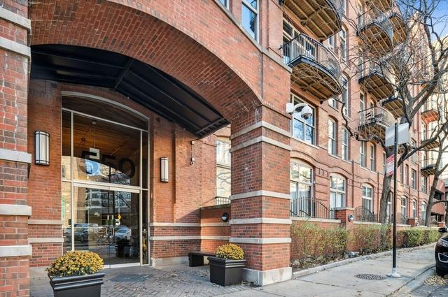 550 N Kingsbury St. #R06, Chicago, IL 60654