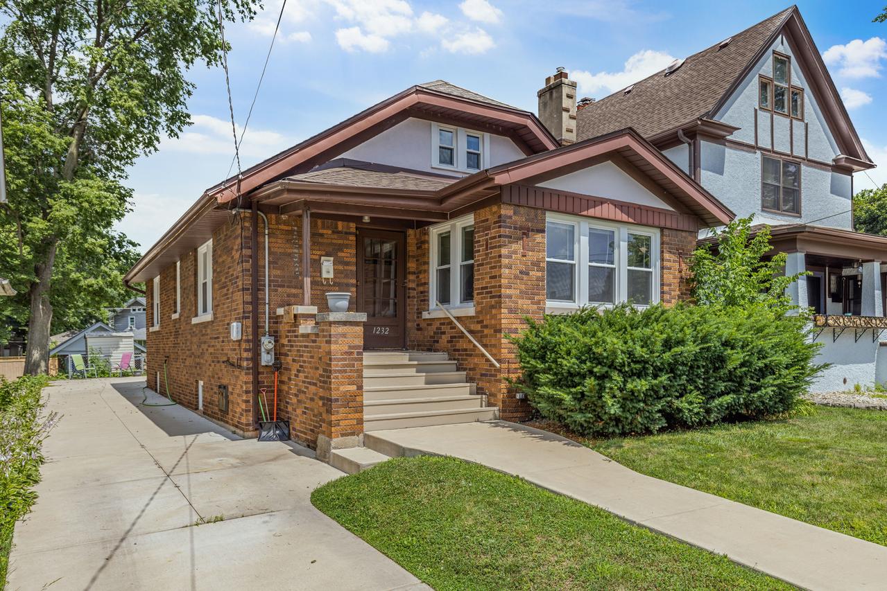 1232 Camp Ave., Rockford, IL 61103