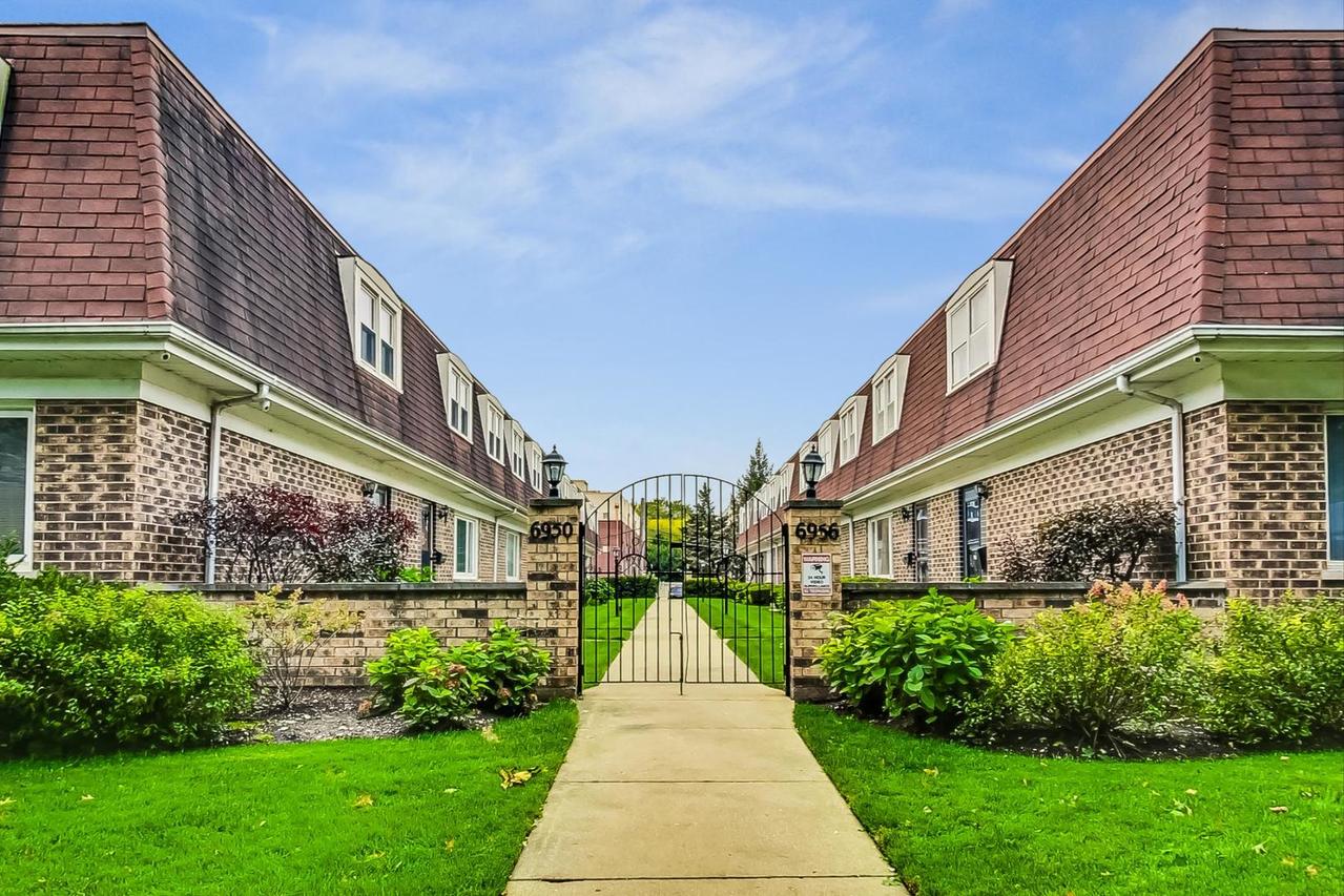 6956 N Oakley Ave. #B, Chicago, IL 60645